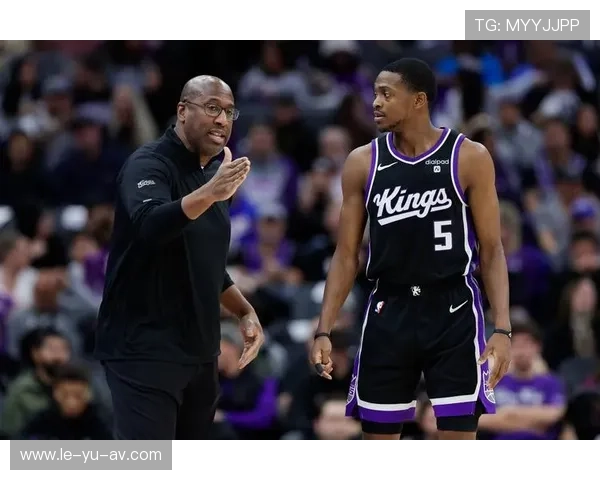 布朗国王战术解析：全面提升球队攻防效率，领跑现代篮球潮流