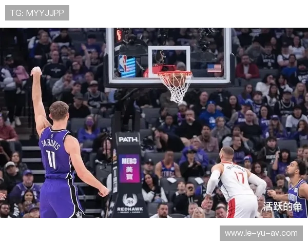 瓦兰丘纳斯内线强势表现，统治篮下攻防两端