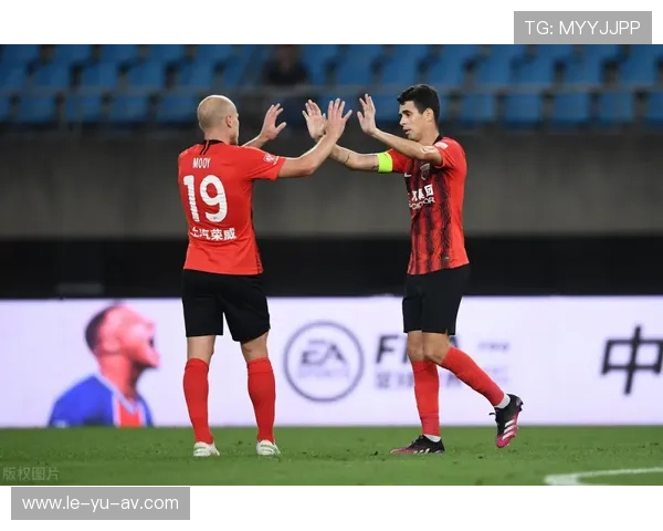 霍伊别尔关键表现助力球队取胜，中场核心发挥决定性作用